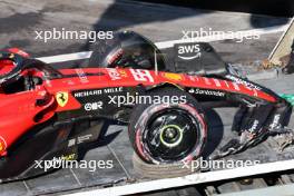 The damaged Ferrari SF-23 of Carlos Sainz Jr (ESP) Ferrari is recovered back to the pits on the back of a truck. 26.05.2023. Formula 1 World Championship, Rd 7, Monaco Grand Prix, Monte Carlo, Monaco, Practice Day.