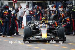 Sergio Perez (MEX) Red Bull Racing RB19 makes a pit stop. 28.05.2023. Formula 1 World Championship, Rd 7, Monaco Grand Prix, Monte Carlo, Monaco, Race Day.