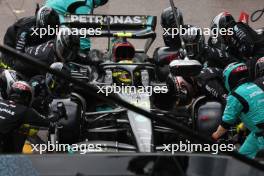 Lewis Hamilton (GBR) Mercedes AMG F1 W14 makes a pit stop. 28.05.2023. Formula 1 World Championship, Rd 7, Monaco Grand Prix, Monte Carlo, Monaco, Race Day.