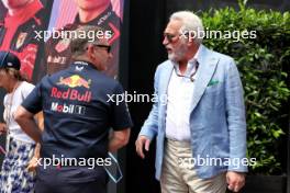 (L to R): Christian Horner (GBR) Red Bull Racing Team Principal with Lawrence Stroll (CDN) Aston Martin F1 Team Investor. 28.05.2023. Formula 1 World Championship, Rd 7, Monaco Grand Prix, Monte Carlo, Monaco, Race Day.