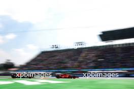 Carlos Sainz Jr (ESP), Scuderia Ferrari and Max Verstappen (NLD), Red Bull Racing  27.10.2023. Formula 1 World Championship, Rd 20, Mexican Grand Prix, Mexico City, Mexico, Practice Day.