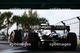 Nyck de Vries (NLD) AlphaTauri AT04. 05.05.2023. Formula 1 World Championship, Rd 5, Miami Grand Prix, Miami, Florida, USA, Practice Day.