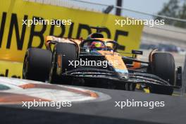 Oscar Piastri (AUS) McLaren MCL60. 05.05.2023. Formula 1 World Championship, Rd 5, Miami Grand Prix, Miami, Florida, USA, Practice Day.