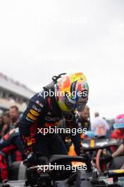 Sergio Perez (MEX) Red Bull Racing RB19 on the grid. 07.05.2023. Formula 1 World Championship, Rd 5, Miami Grand Prix, Miami, Florida, USA, Race Day.