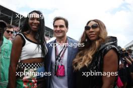 (L to R): Venus Williams (USA) Tennis Player; Roger Federer (SUI) Tennis Player; and Serena Williams (USA) Tennis Player, on the grid. 07.05.2023. Formula 1 World Championship, Rd 5, Miami Grand Prix, Miami, Florida, USA, Race Day.