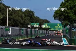 Alexander Albon (THA) Williams Racing FW45 and Yuki Tsunoda (JPN) AlphaTauri AT04 battle for position. 07.05.2023. Formula 1 World Championship, Rd 5, Miami Grand Prix, Miami, Florida, USA, Race Day.