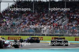 Pierre Gasly (FRA) Alpine F1 Team A523 leads George Russell (GBR) Mercedes AMG F1 W14.  07.05.2023. Formula 1 World Championship, Rd 5, Miami Grand Prix, Miami, Florida, USA, Race Day.