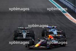 Max Verstappen (NLD) Red Bull Racing RB19 leads a battling George Russell (GBR) Mercedes AMG F1 W14 and Pierre Gasly (FRA) Alpine F1 Team A523. 07.05.2023. Formula 1 World Championship, Rd 5, Miami Grand Prix, Miami, Florida, USA, Race Day.