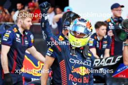 Sergio Perez (MEX) Red Bull Racing celebrates his pole position in qualifying parc ferme. 06.05.2023. Formula 1 World Championship, Rd 5, Miami Grand Prix, Miami, Florida, USA, Qualifying Day.