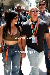 Jeff Bezos (USA) Amazon Executive Chairman ei with his girlfriend Lauren Sanchez, TV Host. 06.05.2023. Formula 1 World Championship, Rd 5, Miami Grand Prix, Miami, Florida, USA, Qualifying Day.