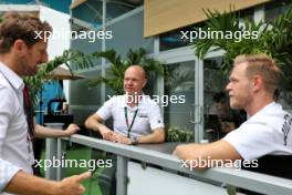 (L to R): Romain Grosjean (FRA) IndyCar Driver with Jan Magnussen (DEN) and Kevin Magnussen (DEN) Haas F1 Team. 07.05.2023. Formula 1 World Championship, Rd 5, Miami Grand Prix, Miami, Florida, USA, Race Day.
