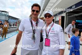 (L to R): Roger Federer (SUI) Tennis Player with Tommy Hilfiger (USA). 07.05.2023. Formula 1 World Championship, Rd 5, Miami Grand Prix, Miami, Florida, USA, Race Day.