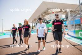 Zhou Guanyu (CHN) Alfa Romeo F1 Team walks the circuit with the team. 04.05.2023. Formula 1 World Championship, Rd 5, Miami Grand Prix, Miami, Florida, USA, Preparation Day.