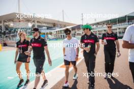 Zhou Guanyu (CHN) Alfa Romeo F1 Team walks the circuit with the team. 04.05.2023. Formula 1 World Championship, Rd 5, Miami Grand Prix, Miami, Florida, USA, Preparation Day.