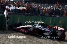 Nico Hulkenberg (GER) Haas VF-23 runs off in the first practice session. 25.08.2023. Formula 1 World Championship, Rd 14, Dutch Grand Prix, Zandvoort, Netherlands, Practice Day.