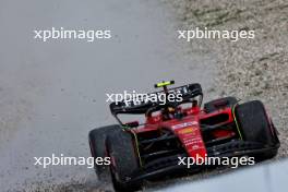 Carlos Sainz Jr (ESP) Ferrari SF-23 runs wide into the gravel. 25.08.2023. Formula 1 World Championship, Rd 14, Dutch Grand Prix, Zandvoort, Netherlands, Practice Day.