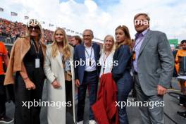 King Willem-Alexander (NLD) on the grid with his wife Queen Maxima, children Amalia, Alexia, and Ariane; and Stefano Domenicali (ITA) Formula One President and CEO. 27.08.2023. Formula 1 World Championship, Rd 14, Dutch Grand Prix, Zandvoort, Netherlands, Race Day.
