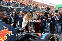 King Willem-Alexander (NLD) on the grid with his wife Queen Maxima and Christian Horner (GBR) Red Bull Racing Team Principal 27.08.2023. Formula 1 World Championship, Rd 14, Dutch Grand Prix, Zandvoort, Netherlands, Race Day.
