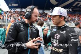 Pierre Gasly (FRA) Alpine F1 Team with Karel Loos (BEL) Alpine F1 Team Race Engineer on the grid. 27.08.2023. Formula 1 World Championship, Rd 14, Dutch Grand Prix, Zandvoort, Netherlands, Race Day.