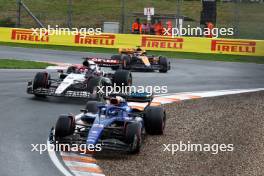 Alexander Albon (THA) Williams Racing FW45 runs wide. 27.08.2023. Formula 1 World Championship, Rd 14, Dutch Grand Prix, Zandvoort, Netherlands, Race Day.