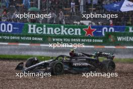 Lewis Hamilton (GBR) Mercedes AMG F1 W14 runs into the gravel at Tarzan. 27.08.2023. Formula 1 World Championship, Rd 14, Dutch Grand Prix, Zandvoort, Netherlands, Race Day.