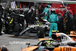 Lewis Hamilton (GBR) Mercedes AMG F1 W14 makes a pit stop. 27.08.2023. Formula 1 World Championship, Rd 14, Dutch Grand Prix, Zandvoort, Netherlands, Race Day.