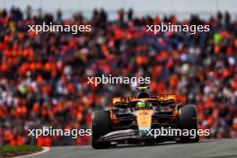 Lando Norris (GBR) McLaren MCL60. 27.08.2023. Formula 1 World Championship, Rd 14, Dutch Grand Prix, Zandvoort, Netherlands, Race Day.