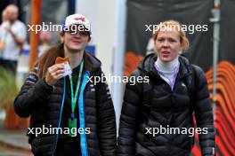 (L to R): Abbi Pulling (GBR) Alpine Affiliate with Alice Powell (GBR) Alpine Academy Talent Identification & Development Mentor. 26.08.2023. Formula 1 World Championship, Rd 14, Dutch Grand Prix, Zandvoort, Netherlands, Qualifying Day.