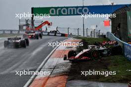 Nico Hulkenberg (GER) Haas VF-23 passes Kevin Magnussen (DEN) Haas VF-23, who crashed in the third practice session. 26.08.2023. Formula 1 World Championship, Rd 14, Dutch Grand Prix, Zandvoort, Netherlands, Qualifying Day.