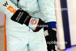 Logan Sargeant (USA) Williams Racing - racing gloves. 07.10.2023. Formula 1 World Championship, Rd 18, Qatar Grand Prix, Doha, Qatar, Sprint Day.