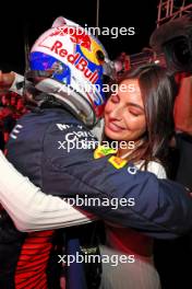 (L to R): Max Verstappen (NLD) Red Bull Racing celebrates winning his third World Championship in Sprint parc ferme with girlfriend Kelly Piquet (BRA). 07.10.2023. Formula 1 World Championship, Rd 18, Qatar Grand Prix, Doha, Qatar, Sprint Day.