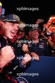 Max Verstappen (NLD) Red Bull Racing celebrates winning his third World Championship in Sprint parc ferme with Adrian Newey (GBR) Red Bull Racing Chief Technical Officer and the team. 07.10.2023. Formula 1 World Championship, Rd 18, Qatar Grand Prix, Doha, Qatar, Sprint Day.