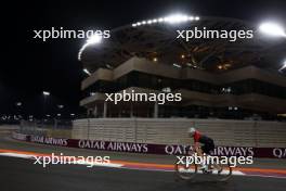 Valtteri Bottas (FIN) Alfa Romeo F1 Team rides the circuit. 05.10.2023. Formula 1 World Championship, Rd 18, Qatar Grand Prix, Doha, Qatar, Preparation Day.