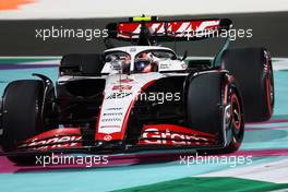 Nico Hulkenberg (GER) Haas VF-23 runs wide. 17.03.2023. Formula 1 World Championship, Rd 2, Saudi Arabian Grand Prix, Jeddah, Saudi Arabia, Practice Day.