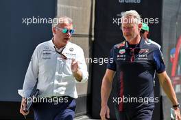 (L to R): Dave Redding (GBR) Williams Racing Team Manager and Jonathan Wheatley (GBR) Red Bull Racing Team Manager. 17.03.2023. Formula 1 World Championship, Rd 2, Saudi Arabian Grand Prix, Jeddah, Saudi Arabia, Practice Day.