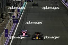 Max Verstappen (NLD) Red Bull Racing RB19 passes Esteban Ocon (FRA) Alpine F1 Team A523. 19.03.2023. Formula 1 World Championship, Rd 2, Saudi Arabian Grand Prix, Jeddah, Saudi Arabia, Race Day.