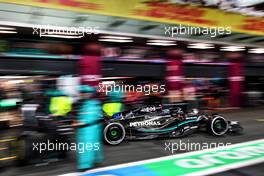 George Russell (GBR) Mercedes AMG F1 W14 makes a pit stop. 19.03.2023. Formula 1 World Championship, Rd 2, Saudi Arabian Grand Prix, Jeddah, Saudi Arabia, Race Day.