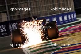Kevin Magnussen (DEN) Haas VF-23 sends sparks flying. 18.03.2023. Formula 1 World Championship, Rd 2, Saudi Arabian Grand Prix, Jeddah, Saudi Arabia, Qualifying Day.