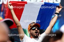 Circuit atmosphere - fan with a french flag. 18.03.2023. Formula 1 World Championship, Rd 2, Saudi Arabian Grand Prix, Jeddah, Saudi Arabia, Qualifying Day.