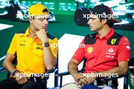 (L to R): Lando Norris (GBR) McLaren and Carlos Sainz Jr (ESP) Ferrari in the FIA Press Conference. 16.03.2023. Formula 1 World Championship, Rd 2, Saudi Arabian Grand Prix, Jeddah, Saudi Arabia, Preparation Day.