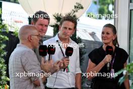 (L to R): Jacques Villeneuve (CDN); Rob Smedley (GBR) F1 Expert Technical Consultant; Sam Power (AUS) Racing Driver / F1 Expert Host; Louise Goodman (GBR) Goodman Media. 15.09.2023. Formula 1 World Championship, Rd 16, Singapore Grand Prix, Marina Bay Street Circuit, Singapore, Practice Day.