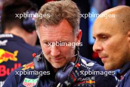 Christian Horner (GBR) Red Bull Racing Team Principal with Gianpiero Lambiase (ITA) Red Bull Racing Engineer. 15.09.2023. Formula 1 World Championship, Rd 16, Singapore Grand Prix, Marina Bay Street Circuit, Singapore, Practice Day.