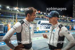 (L to R): Alexander Albon (THA) Williams Racing with Logan Sargeant (USA) Williams Racing. 15.09.2023. Formula 1 World Championship, Rd 16, Singapore Grand Prix, Marina Bay Street Circuit, Singapore, Practice Day.