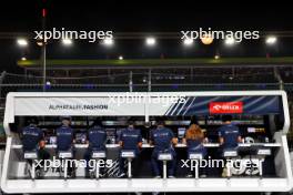 AlphaTauri pit gantry. 15.09.2023. Formula 1 World Championship, Rd 16, Singapore Grand Prix, Marina Bay Street Circuit, Singapore, Practice Day.