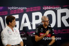 (L to R): Toto Wolff (GER) Mercedes AMG F1 Shareholder and Executive Director and Alessandro Alunni Bravi (ITA) Alfa Romeo F1 Team Managing Director and Team Representative in the FIA Press Conference. 15.09.2023. Formula 1 World Championship, Rd 16, Singapore Grand Prix, Marina Bay Street Circuit, Singapore, Practice Day.
