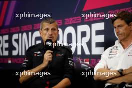 (L to R): Guenther Steiner (ITA) Haas F1 Team Prinicipal and Toto Wolff (GER) Mercedes AMG F1 Shareholder and Executive Director in the FIA Press Conference. 15.09.2023. Formula 1 World Championship, Rd 16, Singapore Grand Prix, Marina Bay Street Circuit, Singapore, Practice Day.
