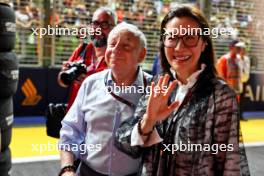 Jean Todt (FRA) FIA President with his wife Michelle Yeoh (MAL) on the grid. 17.09.2023. Formula 1 World Championship, Rd 16, Singapore Grand Prix, Marina Bay Street Circuit, Singapore, Race Day.