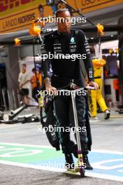 Lewis Hamilton (GBR) Mercedes AMG F1 on the grid. 17.09.2023. Formula 1 World Championship, Rd 16, Singapore Grand Prix, Marina Bay Street Circuit, Singapore, Race Day.