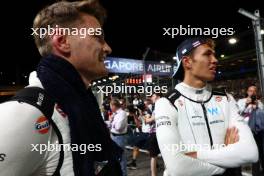 Logan Sargeant (USA) Williams Racing with Alexander Albon (THA) Williams Racing on the grid. 17.09.2023. Formula 1 World Championship, Rd 16, Singapore Grand Prix, Marina Bay Street Circuit, Singapore, Race Day.