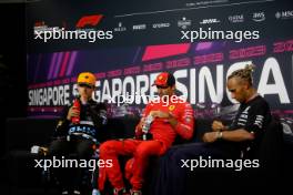 (L to R): Lando Norris (GBR) McLaren; Carlos Sainz Jr (ESP) Ferrari; and Lewis Hamilton (GBR) Mercedes AMG F1 in the post race FIA Press Conference. 17.09.2023. Formula 1 World Championship, Rd 16, Singapore Grand Prix, Marina Bay Street Circuit, Singapore, Race Day.